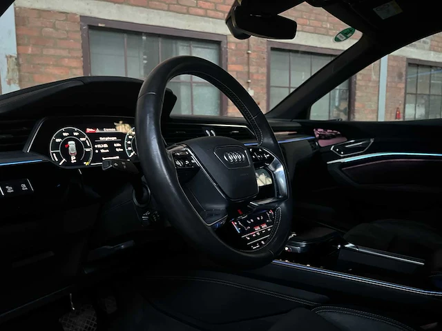 Audi e-tron 55 quattro advanced 95 kwh s-line 360pk 2019 (origineel-nl + 1e eigenaar), zg-864-x - afbeelding 11 van  47