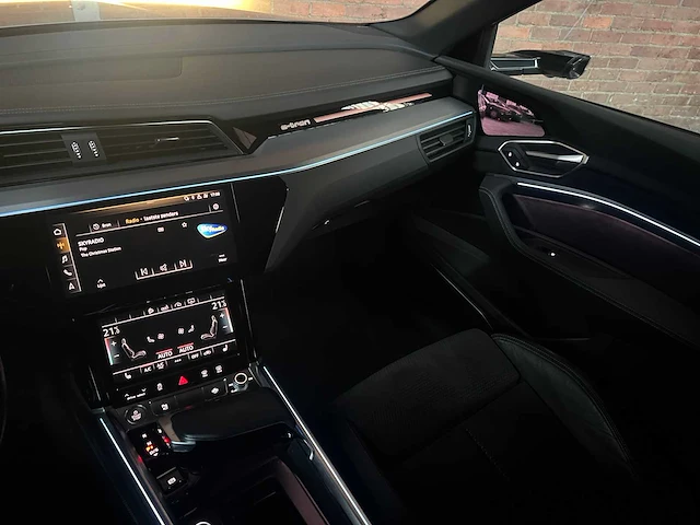 Audi e-tron 55 quattro advanced 95 kwh s-line 360pk 2019 (origineel-nl + 1e eigenaar), zg-864-x - afbeelding 13 van  47