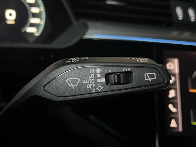 Audi e-tron 55 quattro advanced 95 kwh s-line 360pk 2019 (origineel-nl + 1e eigenaar), zg-864-x - afbeelding 18 van  47