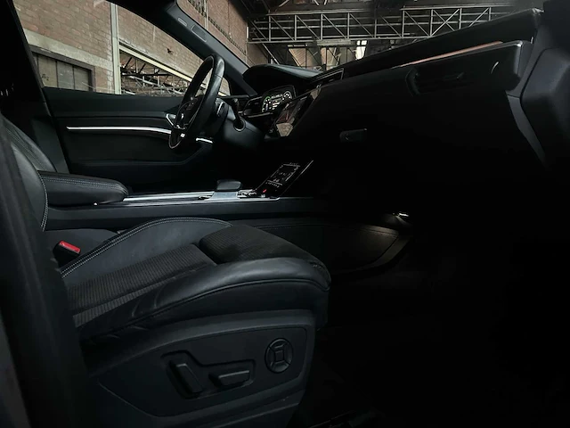Audi e-tron 55 quattro advanced 95 kwh s-line 360pk 2019 (origineel-nl + 1e eigenaar), zg-864-x - afbeelding 30 van  47