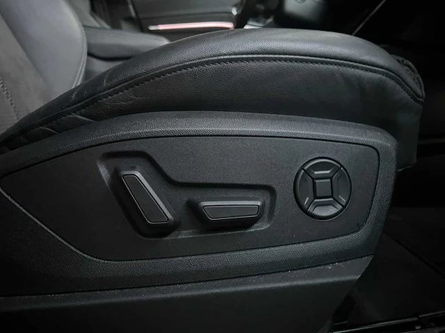 Audi e-tron 55 quattro advanced 95 kwh s-line 360pk 2019 (origineel-nl + 1e eigenaar), zg-864-x - afbeelding 31 van  47