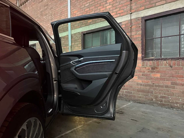 Audi e-tron 55 quattro advanced 95 kwh s-line 360pk 2019 (origineel-nl + 1e eigenaar), zg-864-x - afbeelding 39 van  47