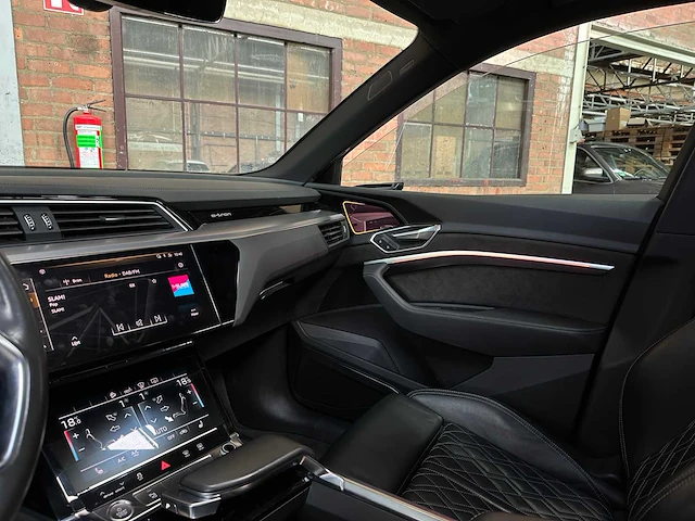 Audi e-tron 55 quattro advanced 95 kwh s-line 408pk 2019, g-443-rt - afbeelding 24 van  55