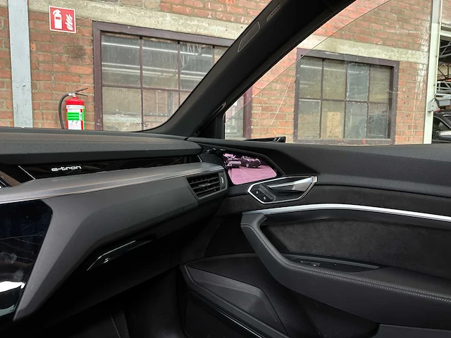 Audi e-tron 55 quattro advanced 95 kwh s-line 408pk 2019, g-443-rt - afbeelding 35 van  55