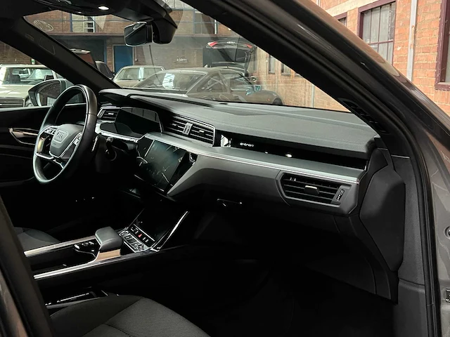 Audi e-tron 55 quattro business edition 95 kwh 408pk 2021, l-308-zt - afbeelding 36 van  47
