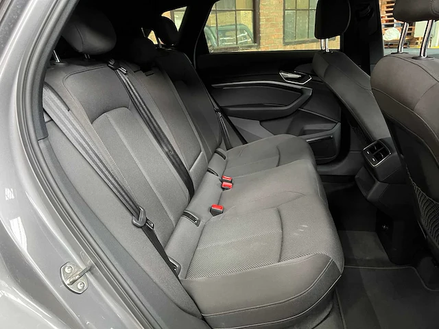 Audi e-tron 55 quattro business edition 95 kwh 408pk 2021, l-308-zt - afbeelding 39 van  47