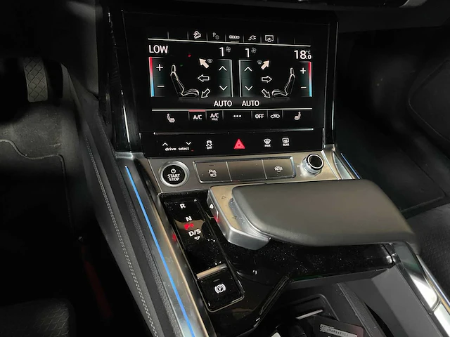 Audi e-tron 55 quattro s-edition s-line 95 kwh 408pk 2022, p-721-lb - afbeelding 31 van  48