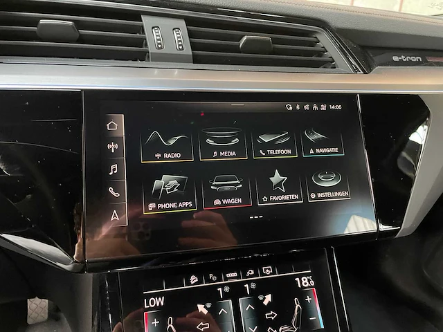Audi e-tron 55 quattro s-edition s-line 95 kwh 408pk 2022, p-721-lb - afbeelding 32 van  48