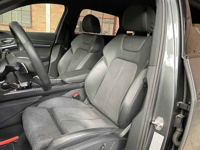 Audi e-tron 55 quattro s-edition s-line 95 kwh 408pk 2022, p-721-lb - afbeelding 37 van  48