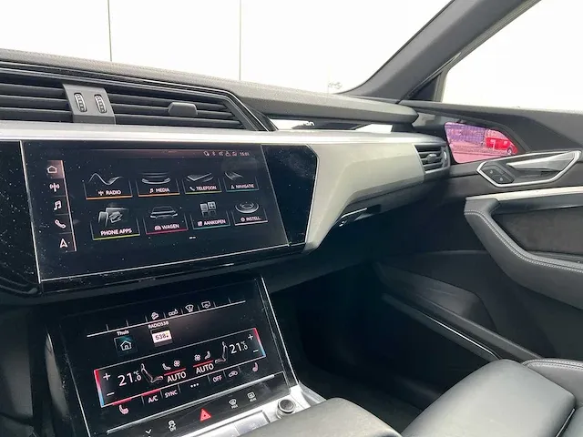 Audi e-tron 55 quattro s-line 95 kwh 360pk 2019, k-549-ph - afbeelding 20 van  59