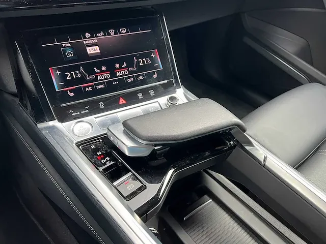 Audi e-tron 55 quattro s-line 95 kwh 360pk 2019, k-549-ph - afbeelding 21 van  59