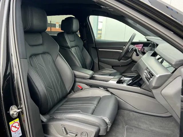 Audi e-tron 55 quattro s-line 95 kwh 360pk 2019, k-549-ph - afbeelding 52 van  59