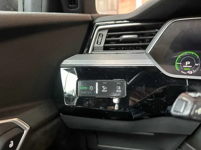Audi e-tron 55 s-line quattro advanced 360pk 2019 (origineel-nl), g-186-zl - afbeelding 36 van  69