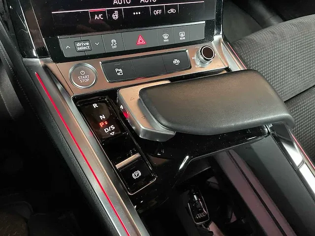 Audi e-tron 55 s-line quattro advanced 95 kwh 360pk 2019, k-358-gd - afbeelding 41 van  75