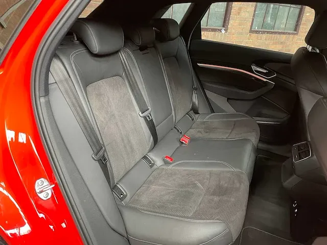Audi e-tron 55 s-line quattro advanced 95 kwh 360pk 2019, k-358-gd - afbeelding 66 van  75