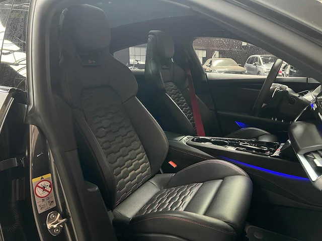 Audi e-tron gt rs 598pk 93kwh 2022 carbon, r-654-gp - afbeelding 50 van  71