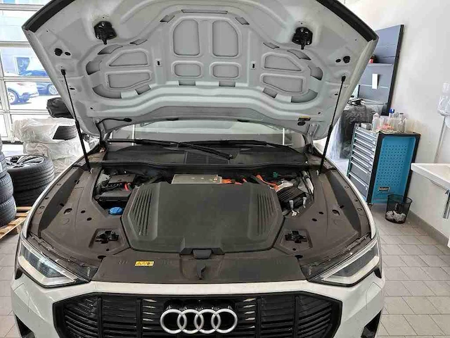 Audi e-tron sportback 50 quattro 313pk automaat 2022 - afbeelding 2 van  17