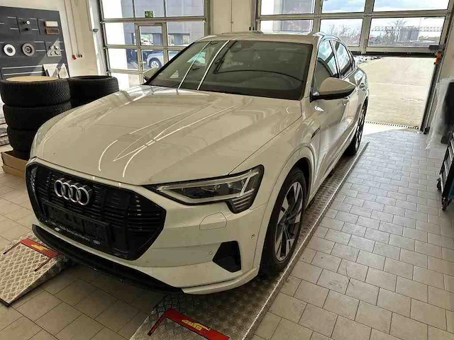 Audi e-tron sportback 50 quattro 313pk automaat 2022 - afbeelding 1 van  17