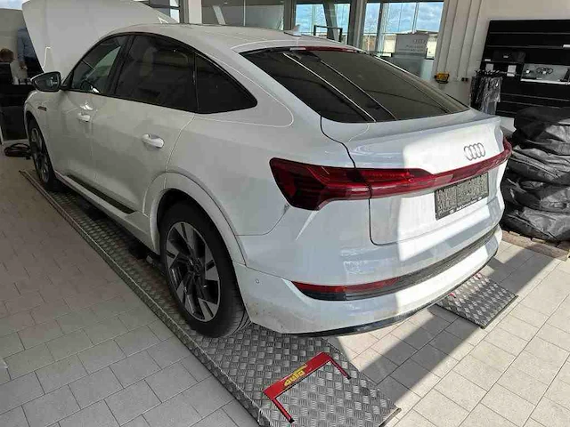 Audi e-tron sportback 50 quattro 313pk automaat 2022 - afbeelding 10 van  17