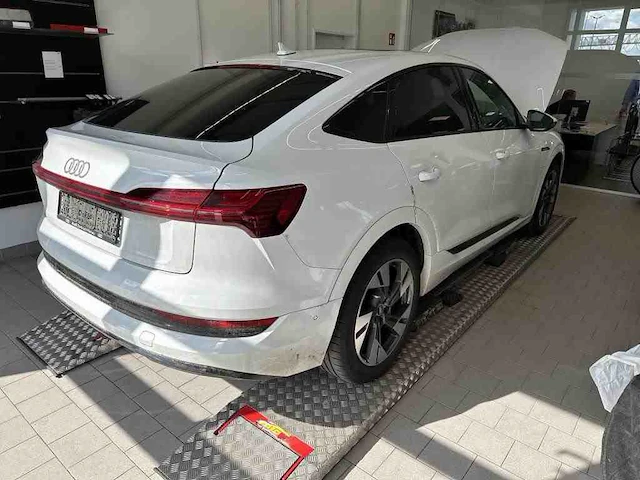 Audi e-tron sportback 50 quattro 313pk automaat 2022 - afbeelding 11 van  17