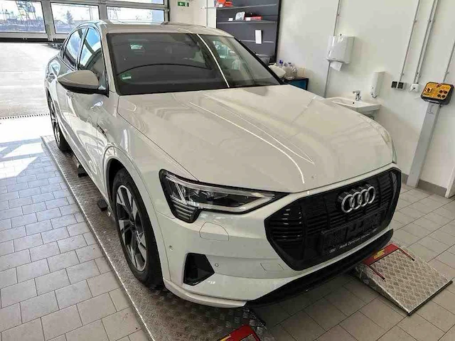 Audi e-tron sportback 50 quattro 313pk automaat 2022 - afbeelding 12 van  17