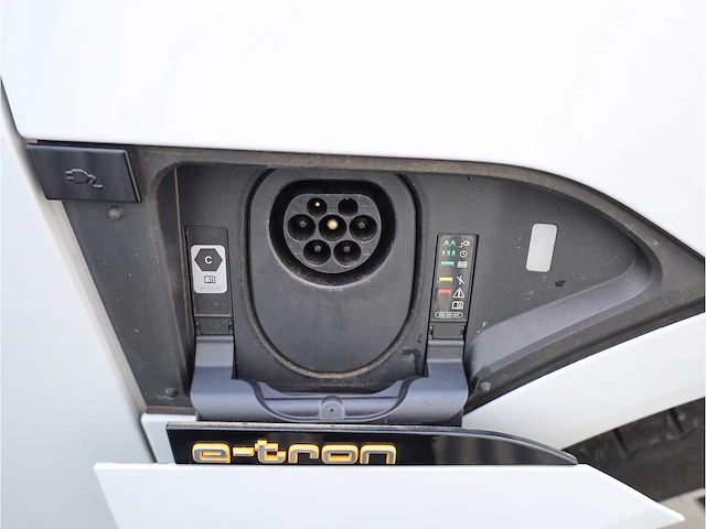 Audi e-tron sportback 50 quattro 313pk automaat 2022 - afbeelding 28 van  38