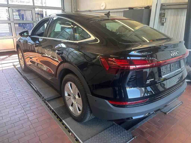 Audi e-tron sportback 50 quattro 71 kwh 230kw automaat 2022 - afbeelding 10 van  16