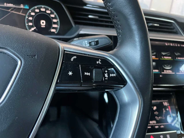 Audi e-tron sportback 50 quattro edition 313pk 2020 (origineel-nl + 1e eigenaar), j-618-gl - afbeelding 31 van  68