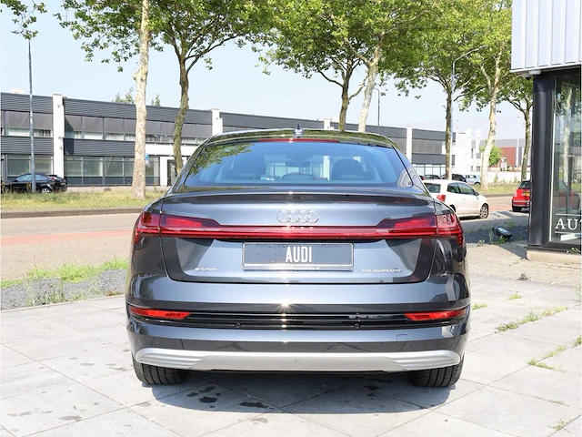 Audi e-tron sportback 55 quattro 95 kwh 300kw automaat 2022 - afbeelding 25 van  30