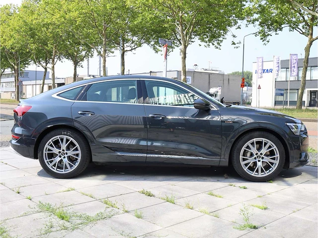 Audi e-tron sportback 55 quattro 95 kwh 300kw automaat 2022 - afbeelding 27 van  30
