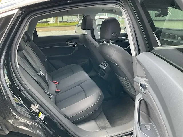 Audi e-tron sportback s-line quattro 313pk automaat 2021 - afbeelding 31 van  38