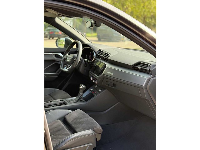 Audi q3 40 tfsi quattro s line edition one 2019 | r-484-vs i - afbeelding 21 van  34