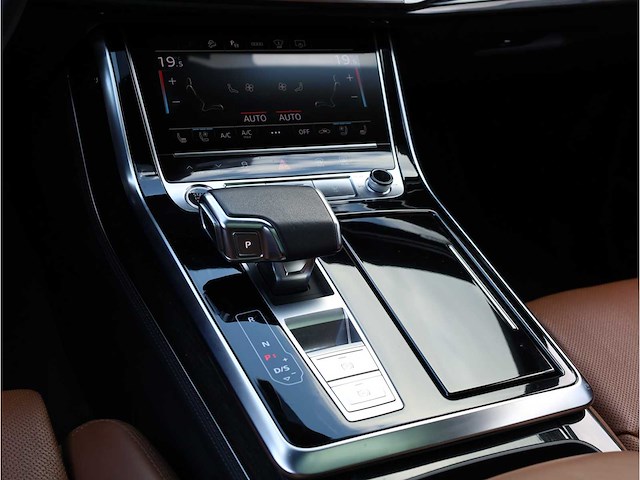 Audi q8 55 tfsi e quattro s-line automaat 380pk 2023 - afbeelding 16 van  49