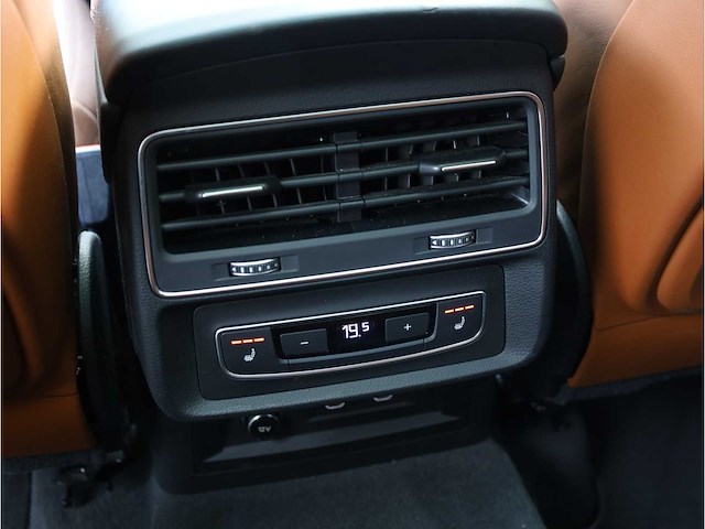 Audi q8 55 tfsi e quattro s-line automaat 380pk 2023 - afbeelding 30 van  49
