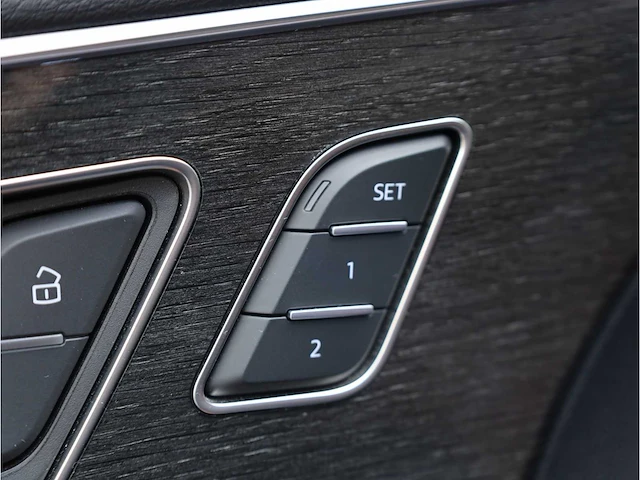 Audi q8 55 tfsi e quattro s-line automaat 380pk 2023 - afbeelding 29 van  49