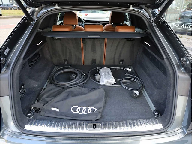 Audi q8 55 tfsi e quattro s-line automaat 380pk 2023 - afbeelding 35 van  49