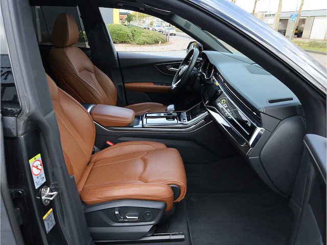 Audi q8 55 tfsi e quattro s-line automaat 380pk 2023 - afbeelding 43 van  49