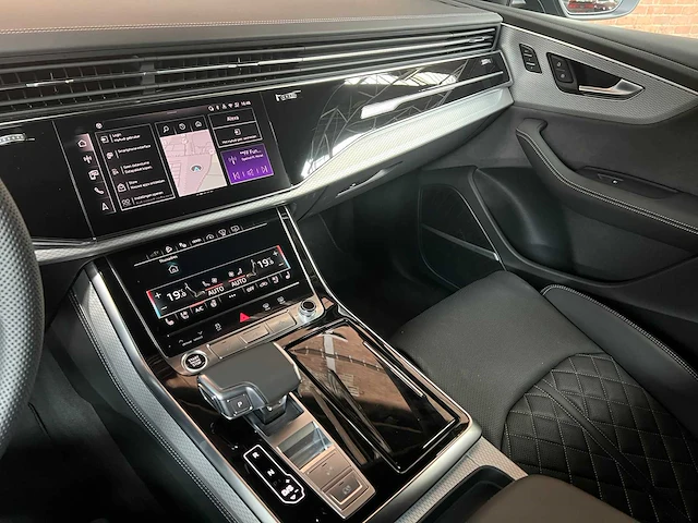 Audi q8 60 tfsie quattro s-line 490pk 2025 plug-in hybrid fabrieksgarantie - afbeelding 30 van  61