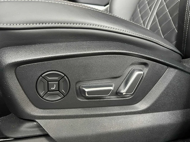 Audi q8 60 tfsie quattro s-line 490pk 2025 plug-in hybrid fabrieksgarantie - afbeelding 47 van  61