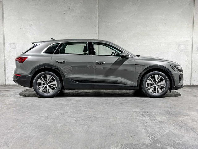 Audi q8 e-tron 50 quattro edition 95 kwh 340pk 2023, s-106-pz - afbeelding 3 van  45