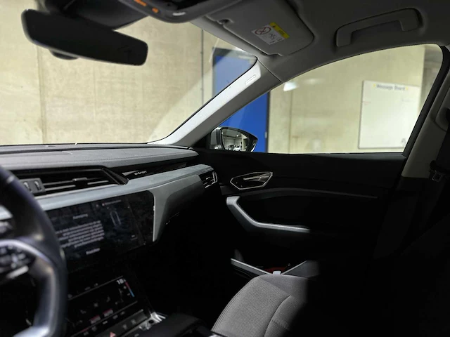 Audi q8 e-tron 50 quattro edition 95 kwh 340pk 2023, s-106-pz - afbeelding 17 van  45