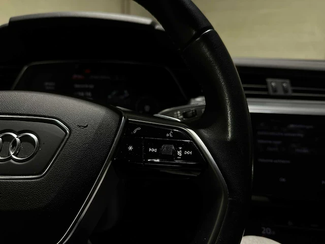 Audi q8 e-tron 50 quattro edition 95 kwh 340pk 2023, s-106-pz - afbeelding 20 van  45