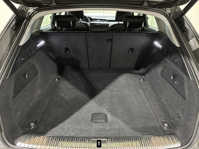 Audi q8 e-tron 50 quattro edition 95 kwh 340pk 2023, s-106-pz - afbeelding 32 van  45