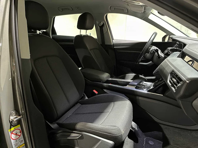 Audi q8 e-tron 50 quattro edition 95 kwh 340pk 2023, s-106-pz - afbeelding 38 van  45