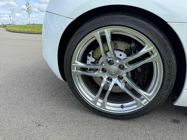 Audi r8 4.2 v8 fsi quattro r-tronic carbon-audi-sport - afbeelding 28 van  48