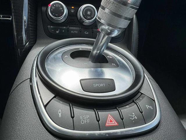 Audi r8 4.2 v8 fsi quattro r-tronic carbon-audi-sport - afbeelding 32 van  48