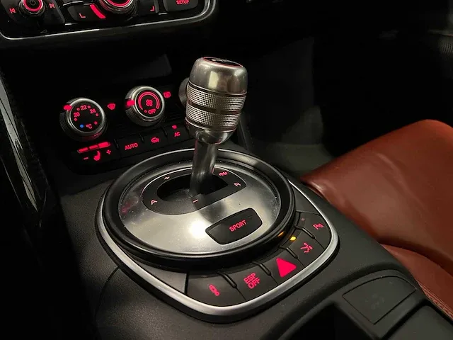 Audi r8 5.2 v10 fsi 525pk -carbon- 2010, 74-ngz-1 - afbeelding 30 van  65