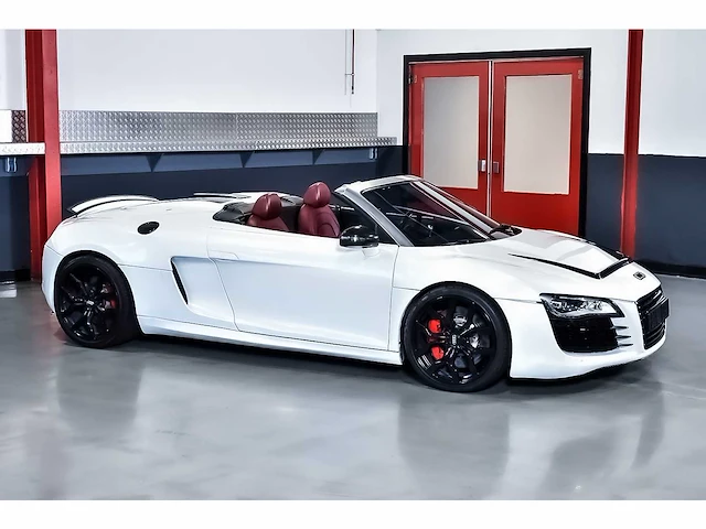 Audi r8 spyder 5,2l v10 fsi - 2011 - afbeelding 4 van  90