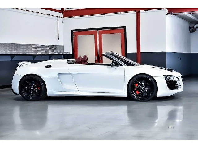 Audi r8 spyder 5,2l v10 fsi - 2011 - afbeelding 7 van  90