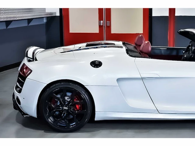 Audi r8 spyder 5,2l v10 fsi - 2011 - afbeelding 8 van  90